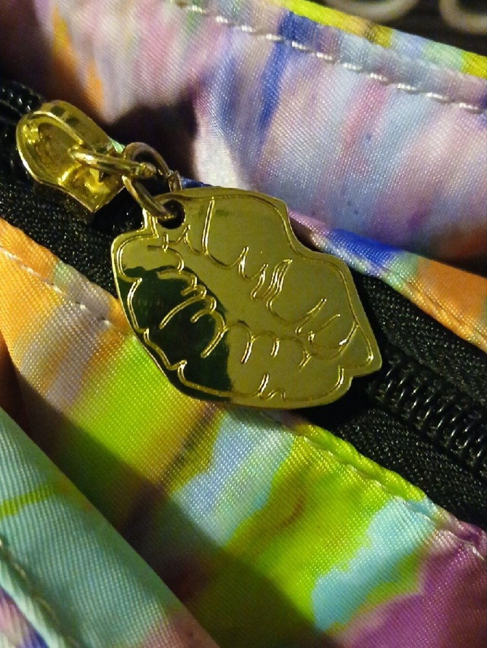 Betsey Johnson Multicolor Tie-Dye Puffer Tote w/ Black Logo Strap ๐ - Picture 4 of 10